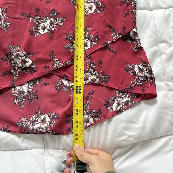 C Womens Size Small Blouse Sleeveless Red White Floral High Neck Layered - Picture 4 of 8